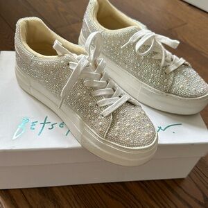 Betsey Johnson women’s Sydney platform sneakers pearl size 6.6 worn once